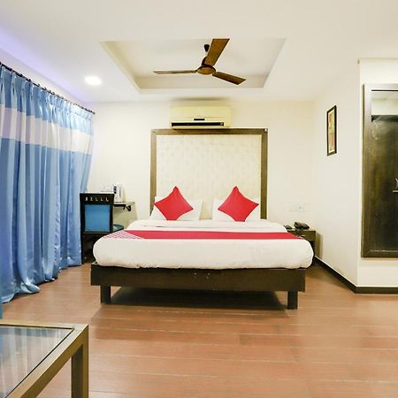 Oyo Hotel Dash Vadodara Exteriör bild