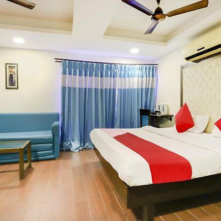 Oyo Hotel Dash Vadodara Exteriör bild