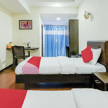 Oyo Hotel Dash Vadodara Exteriör bild