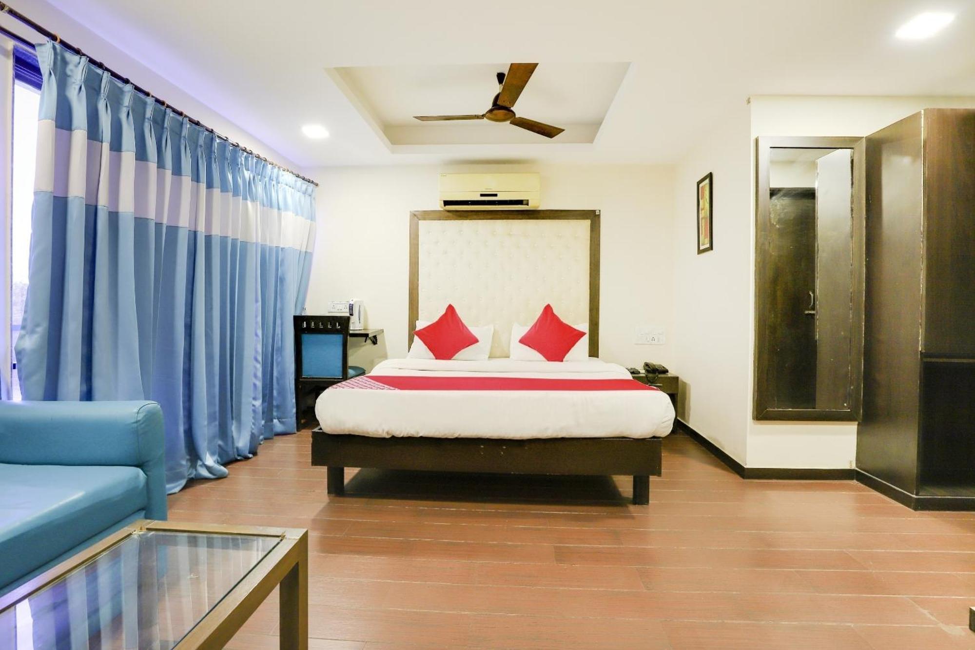 Oyo Hotel Dash Vadodara Exteriör bild