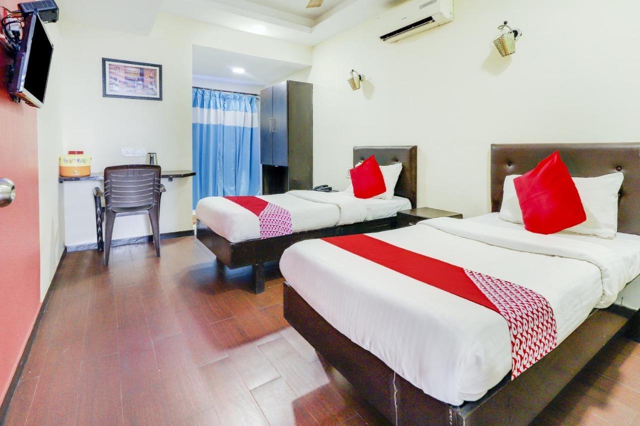 Oyo Hotel Dash Vadodara Exteriör bild