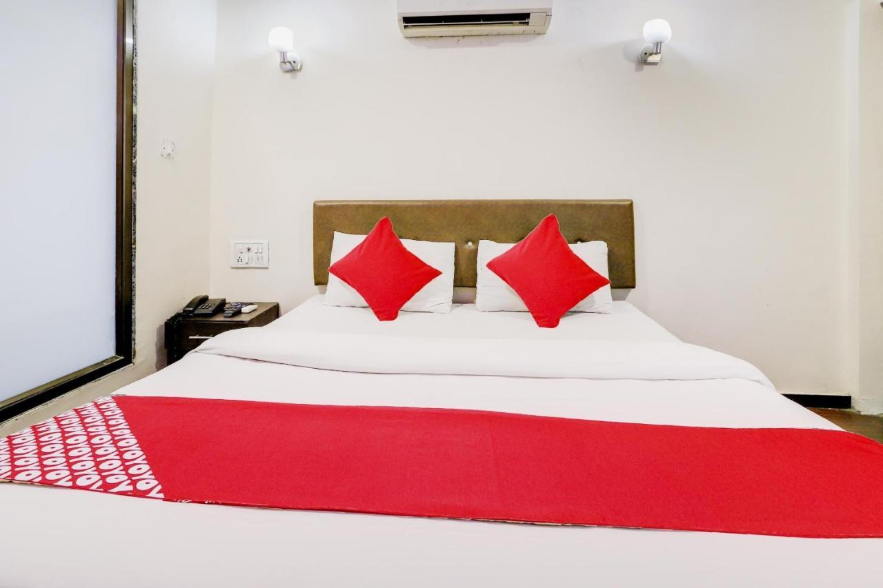 Oyo Hotel Dash Vadodara Exteriör bild