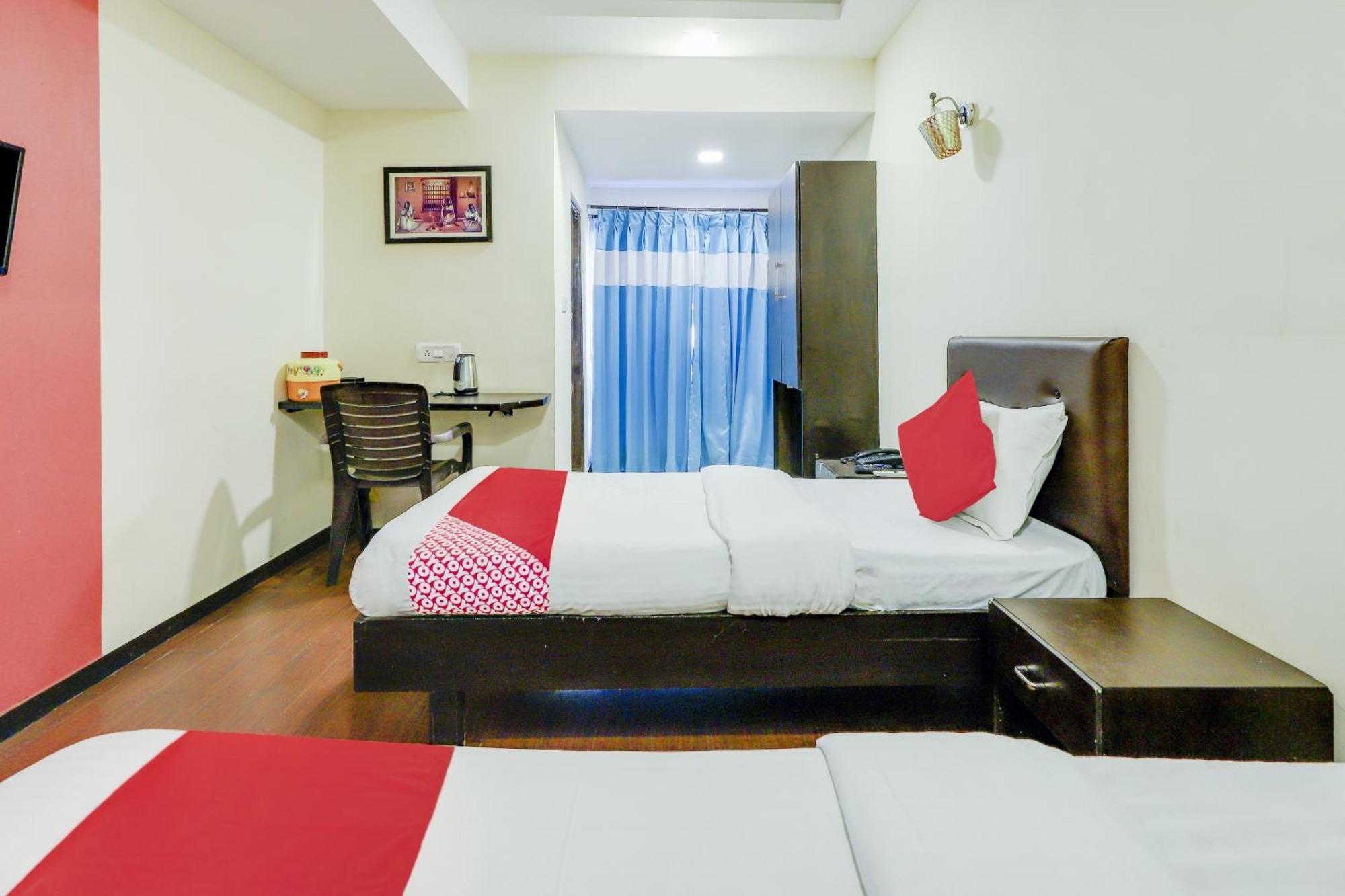 Oyo Hotel Dash Vadodara Exteriör bild