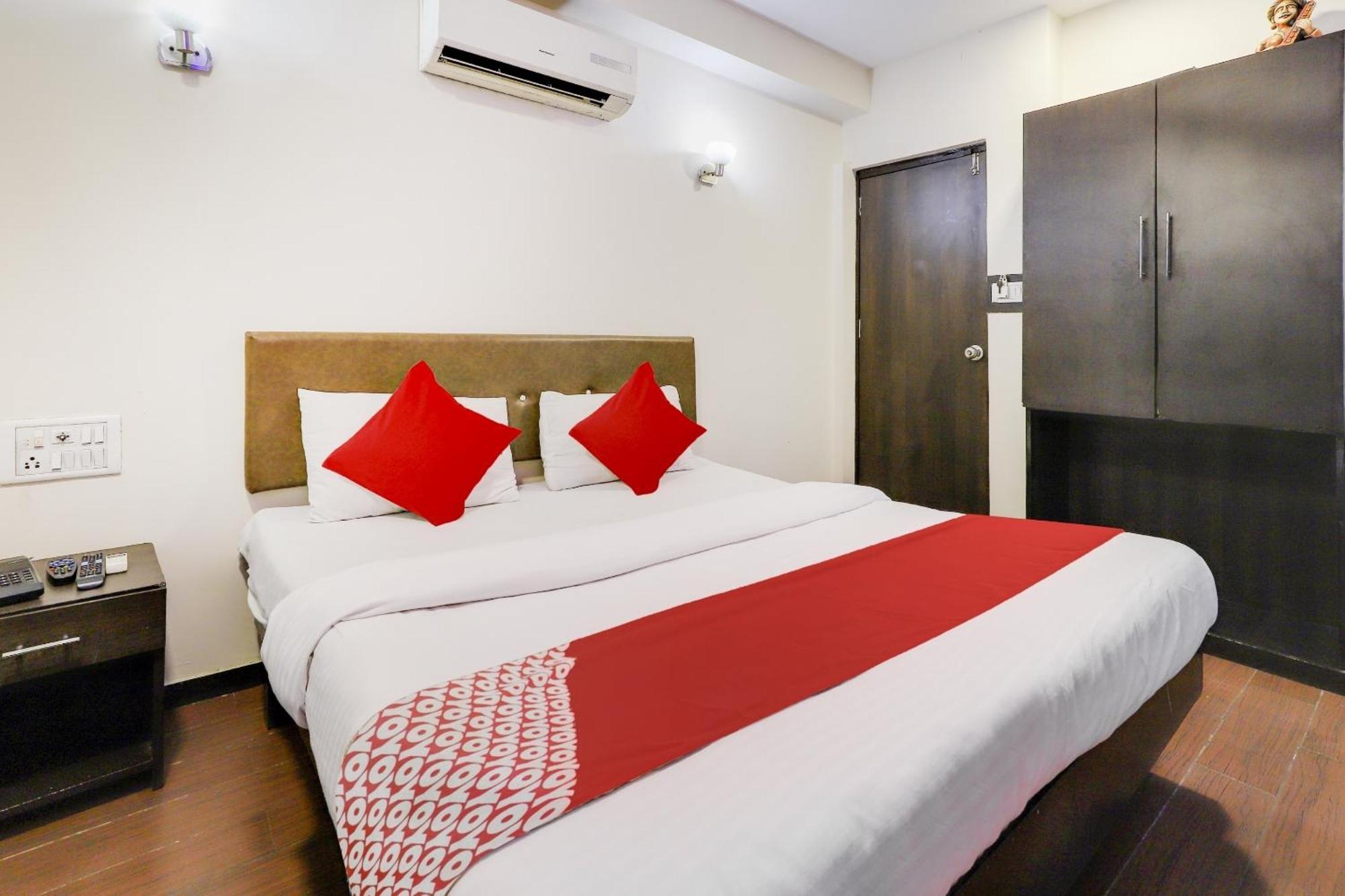 Oyo Hotel Dash Vadodara Exteriör bild