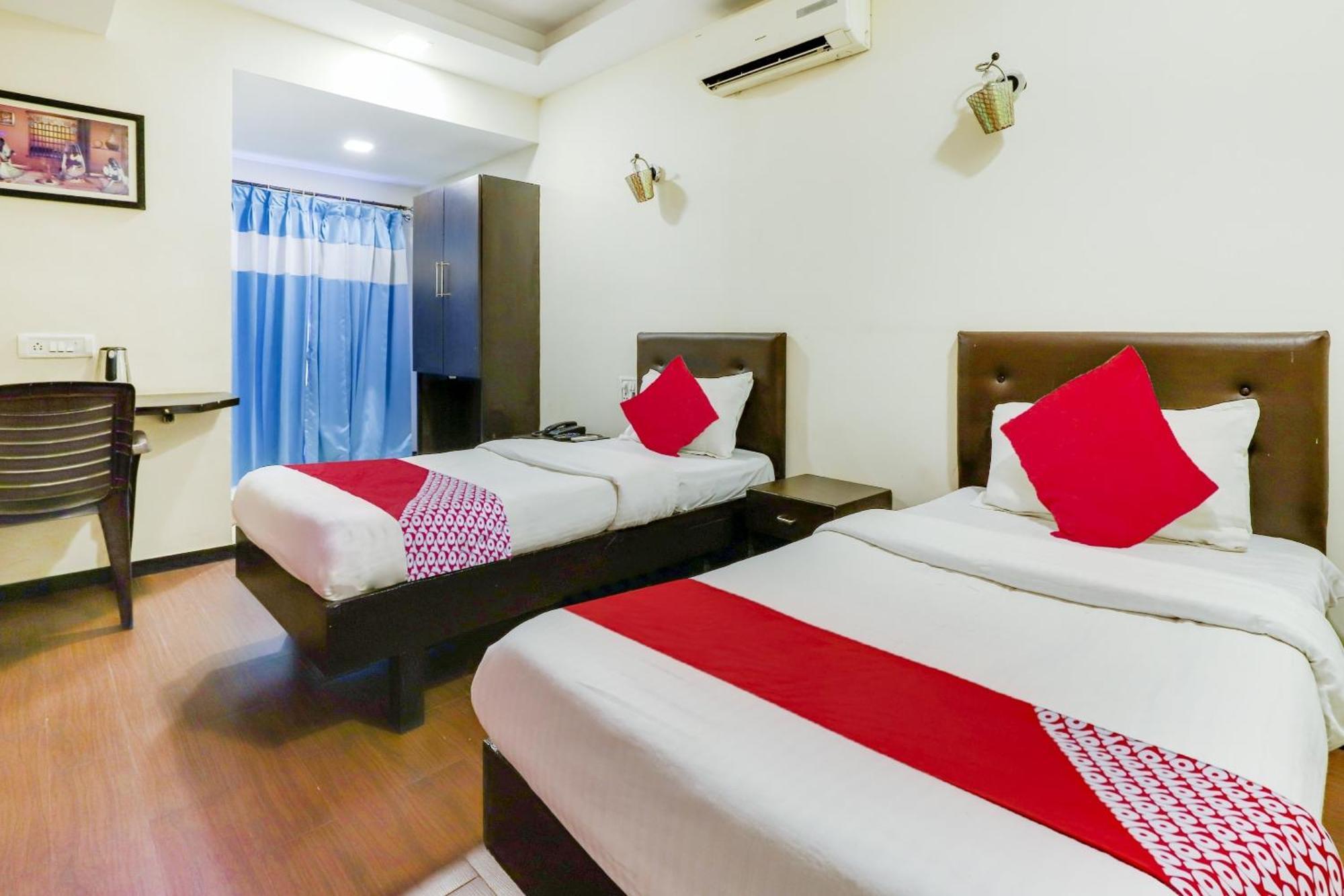 Oyo Hotel Dash Vadodara Exteriör bild