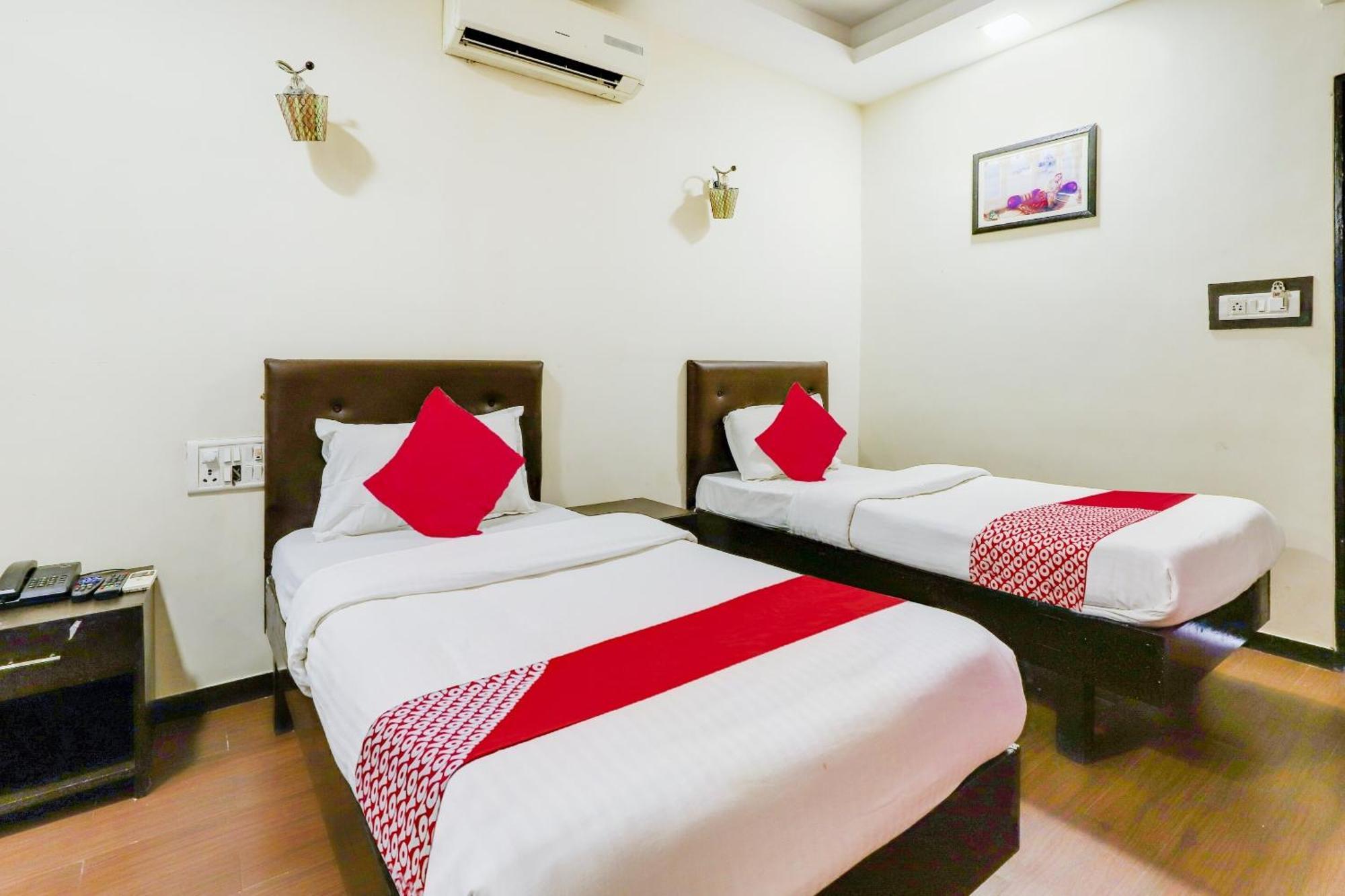 Oyo Hotel Dash Vadodara Exteriör bild