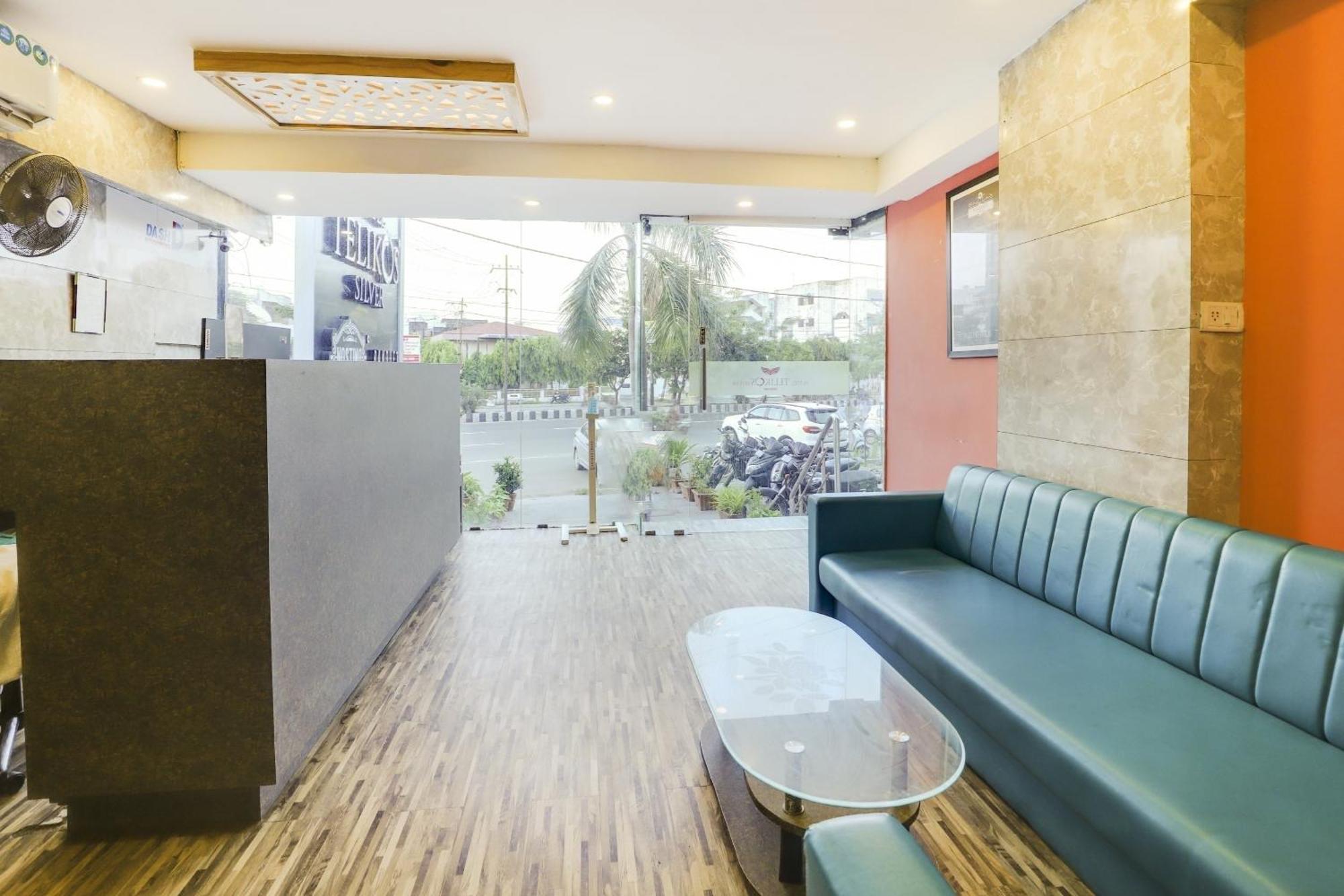 Oyo Hotel Dash Vadodara Exteriör bild