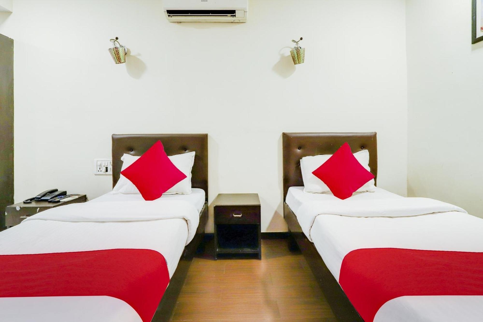 Oyo Hotel Dash Vadodara Exteriör bild