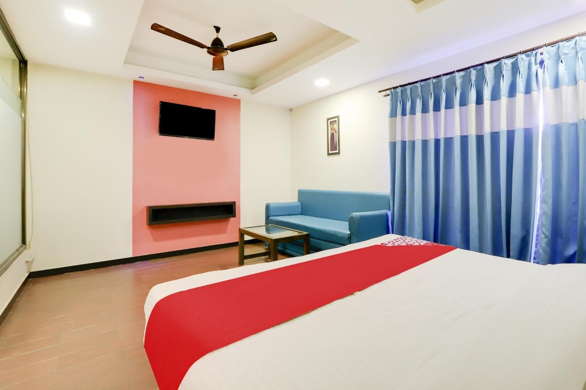 Oyo Hotel Dash Vadodara Exteriör bild