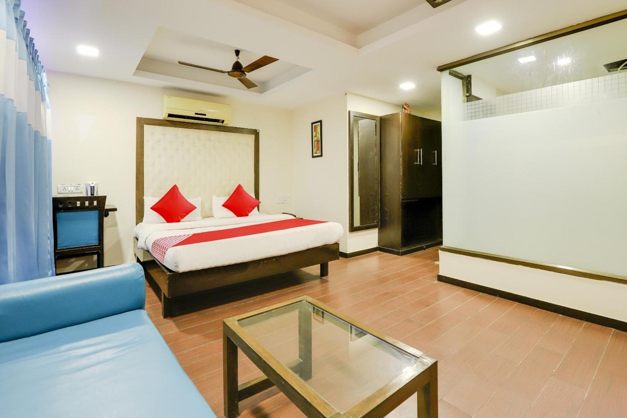 Oyo Hotel Dash Vadodara Exteriör bild